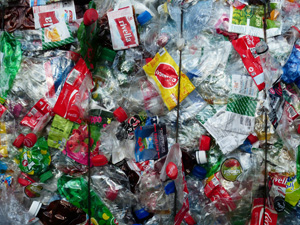 France mulls penalty for non-recycled plastic packaging